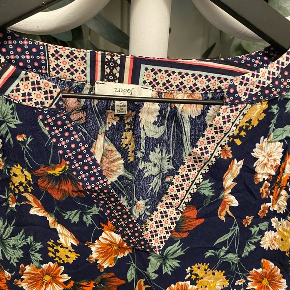 JODIFL Mixed Floral Print Top LS S Oversized - Picture 7 of 7